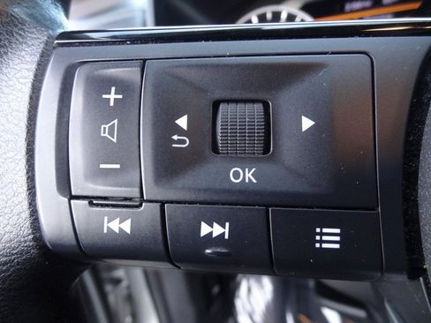 Used 2022 Nissan Rogue SV image 16