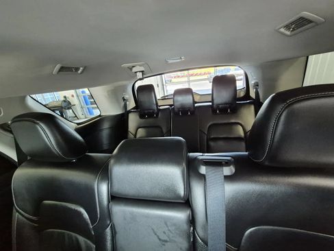 Used 2025 Nissan Pathfinder SL AWD/4WD image 14