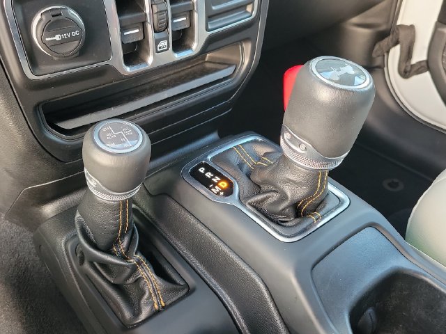Used 2022 Jeep Wrangler Unlimited Sahara AWD/4WD image 51