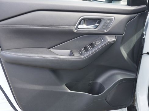 Used 2024 Nissan Rogue Platinum image 19