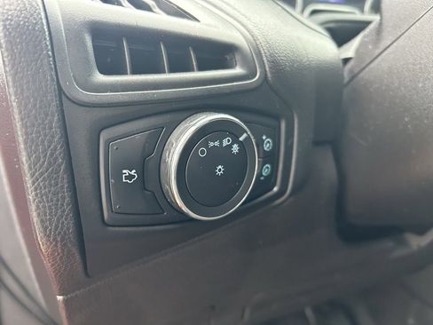 Used 2013 Ford Focus SE w/ SE Winter Pkg image 12