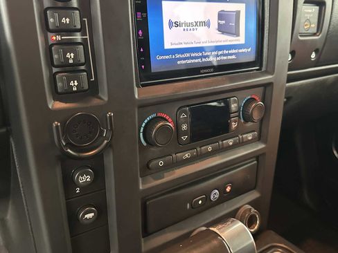Used 2005 HUMMER H2 w/ Preferred Equipment Group image 31