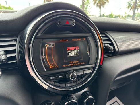 Used 2016 MINI Cooper 4-Door Hardtop image 19
