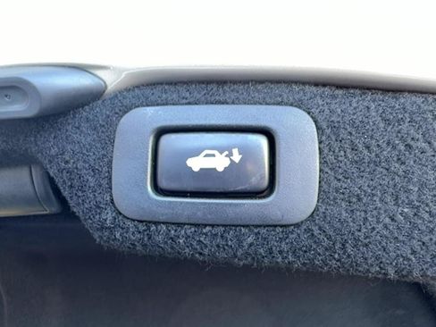 Used 2013 Lexus LS 460 L w/ All-Weather Pkg RWD image 29