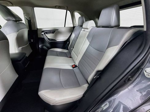 Used 2021 Toyota RAV4 XLE Premium AWD/4WD image 28