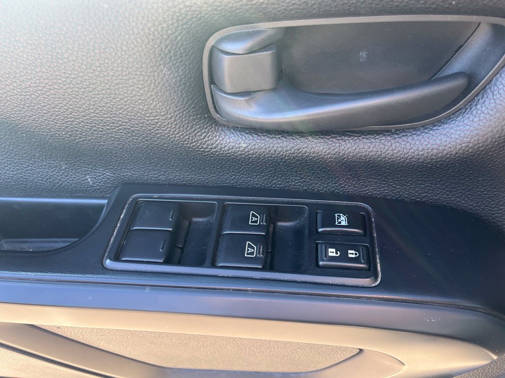 Used 2017 Nissan Titan S AWD/4WD image 10