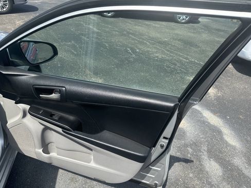 Used 2012 Toyota Camry LE image 28