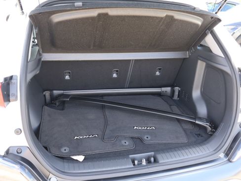 Used 2023 Hyundai Kona Limited AWD/4WD image 15