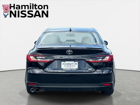 Used 2025 Toyota Camry SE image 3