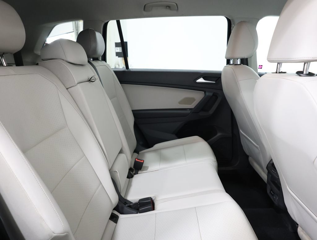Used 2019 Volkswagen Tiguan SE w/ 3rd Row Seat Package AWD/4WD image 24