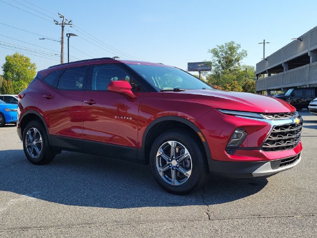 Used 2024 Chevrolet Blazer LT w/ Convenience Package FWD image 3
