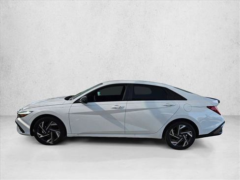 Used 2025 Hyundai Elantra SEL FWD image 5