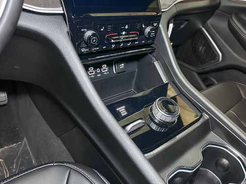 New 2025 Jeep Grand Cherokee Limited w/ Black Appearance Package image 29