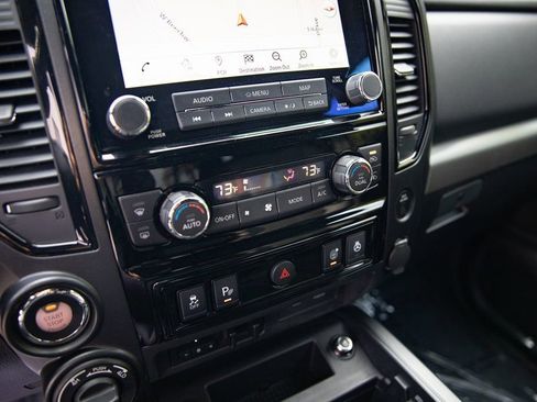 Used 2021 Nissan Titan PRO-4X w/ Pro-4x Convenience Package image 12