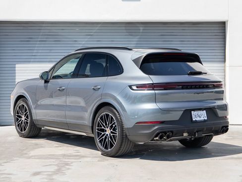 Certified 2026 Porsche Cayenne AWD/4WD image 3
