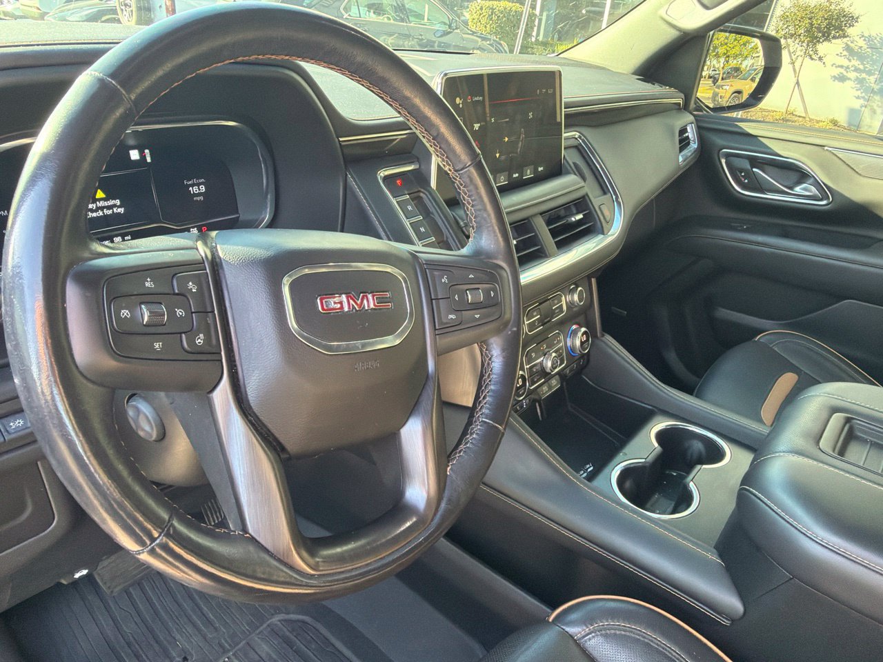 Used 2023 GMC Yukon AT4 w/ Technology Package AWD/4WD image 11
