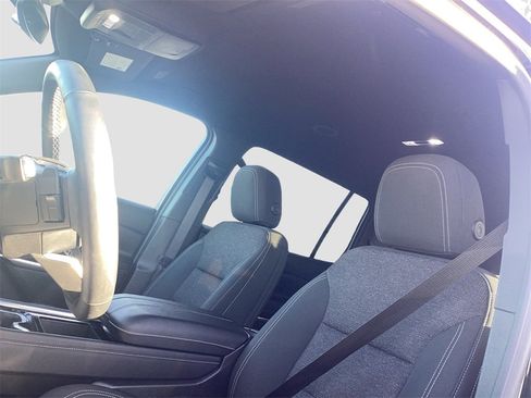 Used 2025 Chevrolet Traverse LT image 37