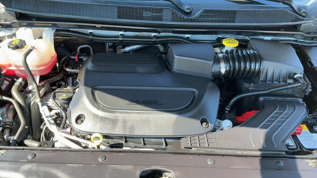 Used 2024 Chrysler Pacifica Touring-L FWD image 25