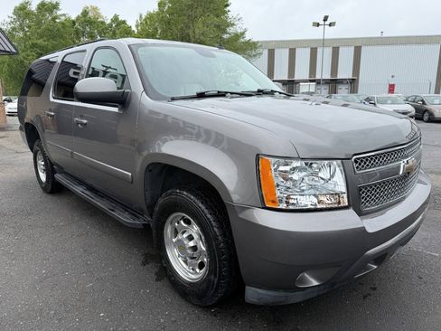 Used 2007 Chevrolet Suburban 2500 LT w/ LT Preferred Equipment Group AWD/4WD image 3