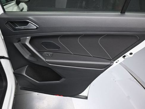 Used 2023 Volkswagen Tiguan SE w/ Panoramic Sunroof Package FWD image 33