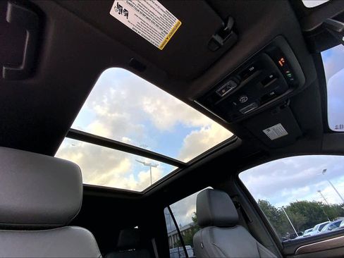 Used 2021 Chevrolet Tahoe Z71 image 14