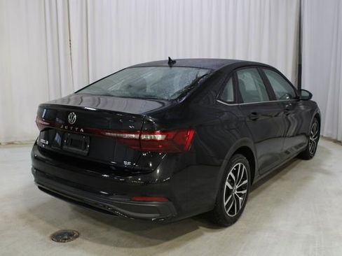 Used 2025 Volkswagen Jetta SE w/ Sunroof Package image 29