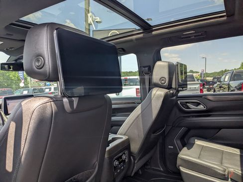 Used 2021 Chevrolet Suburban Z71 w/ Rear Media and Nav Package AWD/4WD image 28