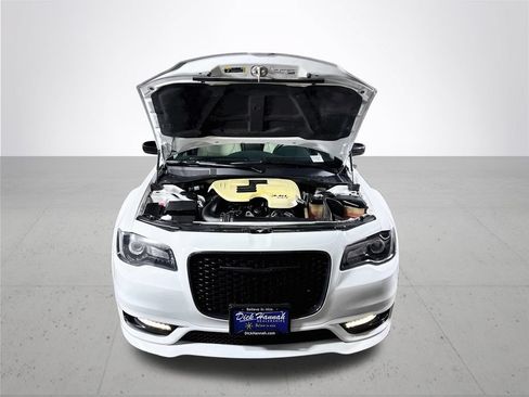 Used 2020 Chrysler 300 Touring L w/ Value Package AWD/4WD image 23