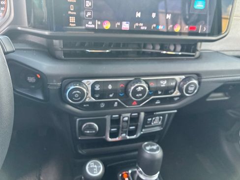 Used 2025 Jeep Wrangler Unlimited Sahara AWD/4WD image 50