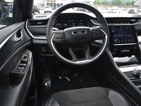 Used 2024 Jeep Grand Cherokee L Laredo AWD/4WD image 18