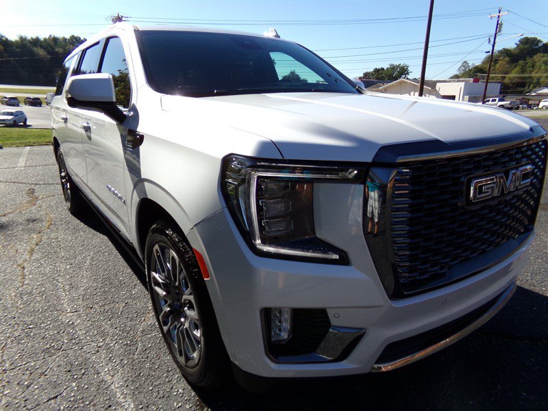Used 2024 GMC Yukon XL Denali Ultimate AWD/4WD image 4