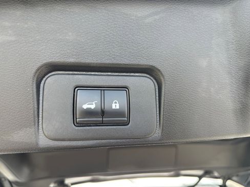 Used 2025 Nissan Rogue SV AWD/4WD image 20