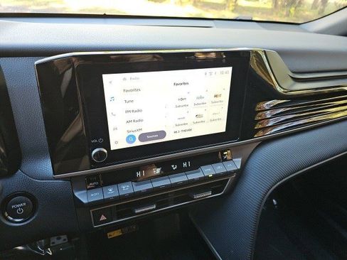 Used 2025 Toyota Camry SE image 23