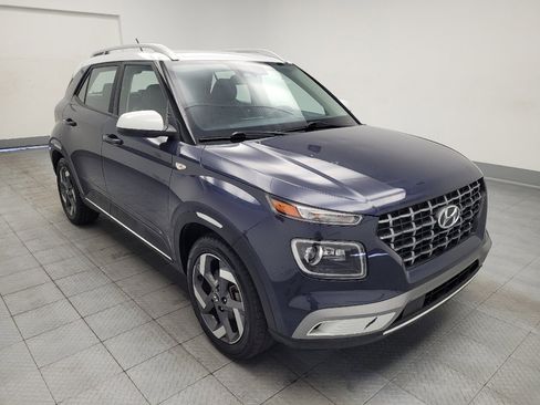 Used 2023 Hyundai Venue Limited FWD image 13
