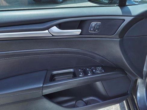 Used 2017 Ford Fusion Titanium image 17