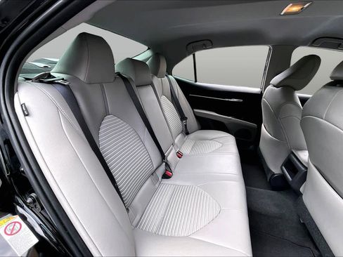 Used 2018 Toyota Camry SE w/ Convenience Package FWD image 20