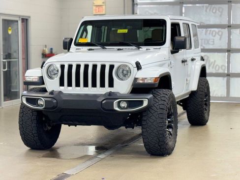 Used 2018 Jeep Wrangler Unlimited Sahara AWD/4WD image 3