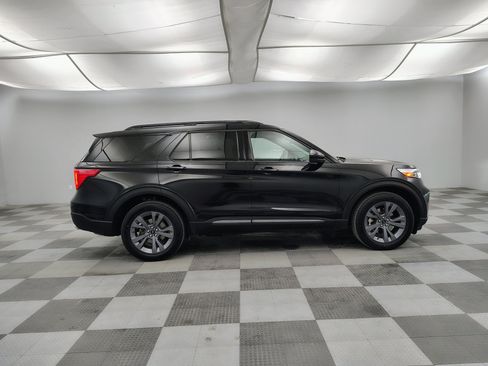Used 2023 Ford Explorer XLT w/ Equipment Group 202A AWD/4WD image 12