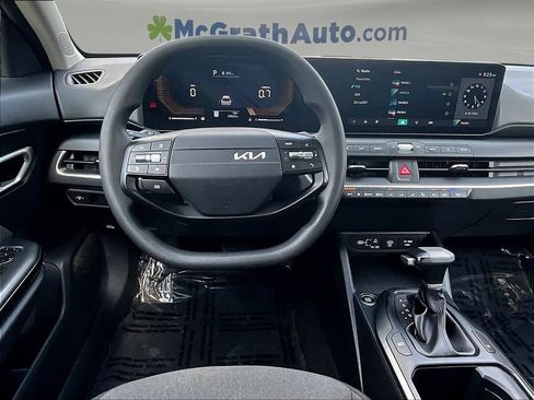 Used 2025 Kia K4 FWD image 11