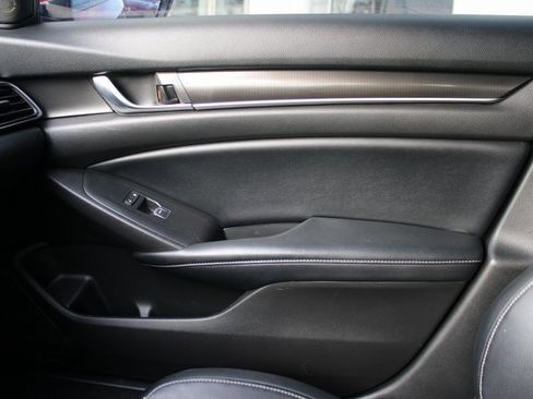 Used 2018 Honda Accord Sport image 26