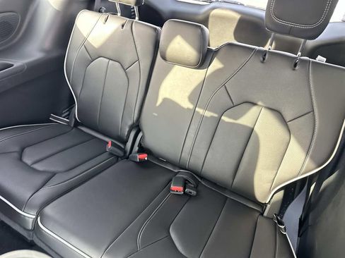 New 2026 Chrysler Pacifica Limited w/ S Appearance Package image 10