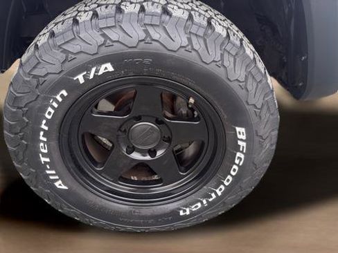 Used 2019 Toyota Tacoma TRD Off-Road image 34