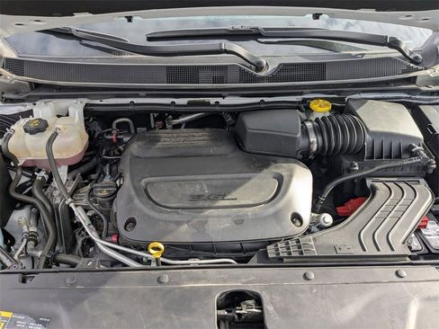 Used 2023 Chrysler Pacifica Touring image 41