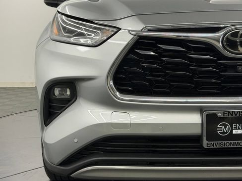 Used 2022 Toyota Highlander Platinum FWD image 9