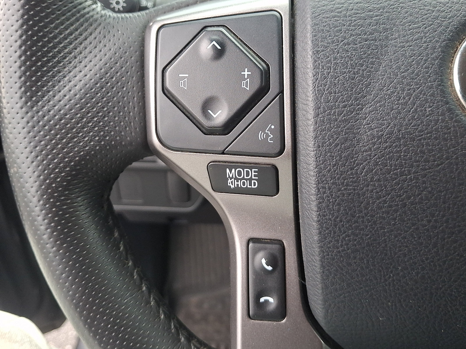 Used 2017 Toyota Tacoma SR5 w/ Tow Package AWD/4WD image 20