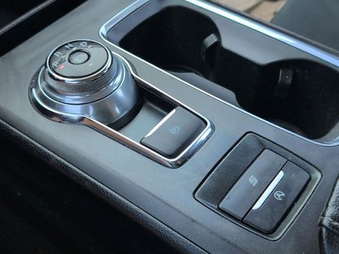 Used 2020 Ford Fusion SE FWD image 29