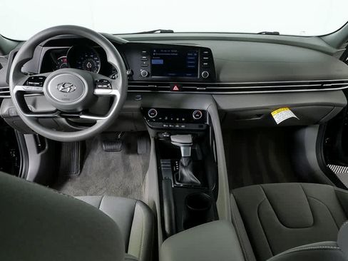 Used 2023 Hyundai Elantra SEL FWD image 17