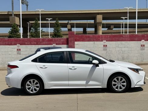 Used 2024 Toyota Corolla LE FWD image 3