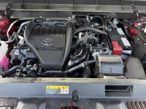 Certified 2025 Toyota Highlander XLE image 34