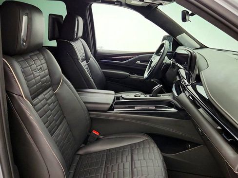 Used 2024 Cadillac Escalade ESV V w/ LPO, ONYX Package AWD/4WD image 29